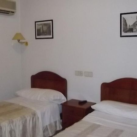 Hostal Rivera - Atocha Μαδρίτη Εξωτερικό φωτογραφία
