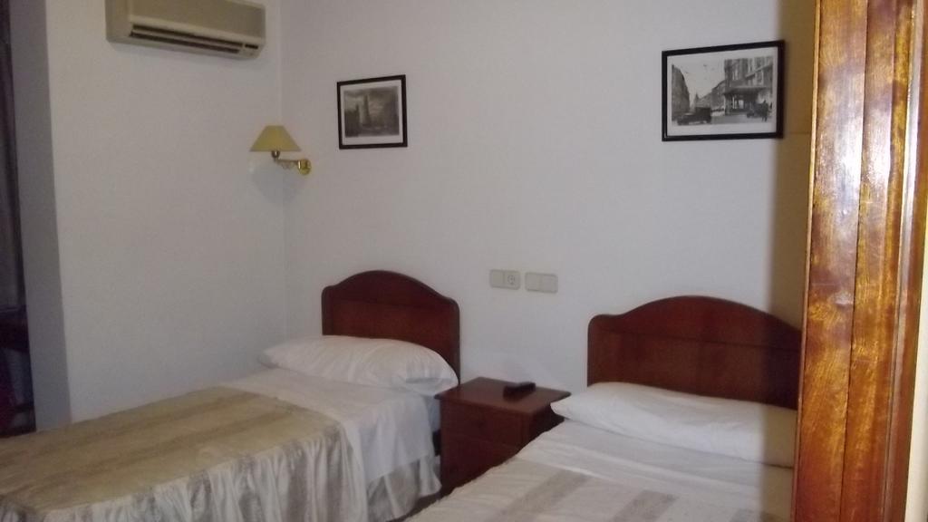 Hostal Rivera - Atocha Μαδρίτη Εξωτερικό φωτογραφία