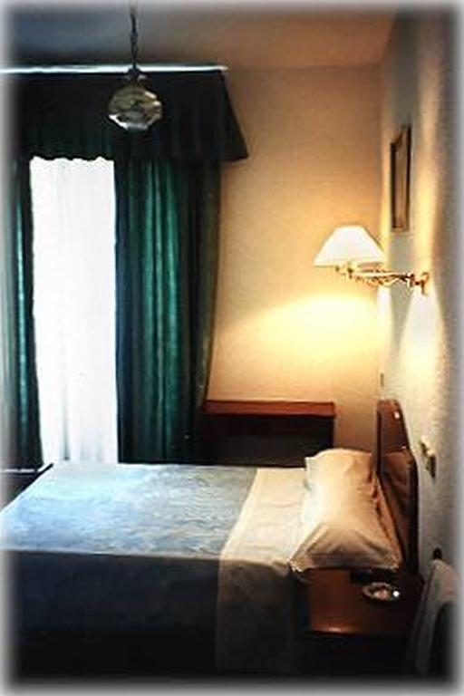 Hostal Rivera - Atocha Μαδρίτη Εξωτερικό φωτογραφία
