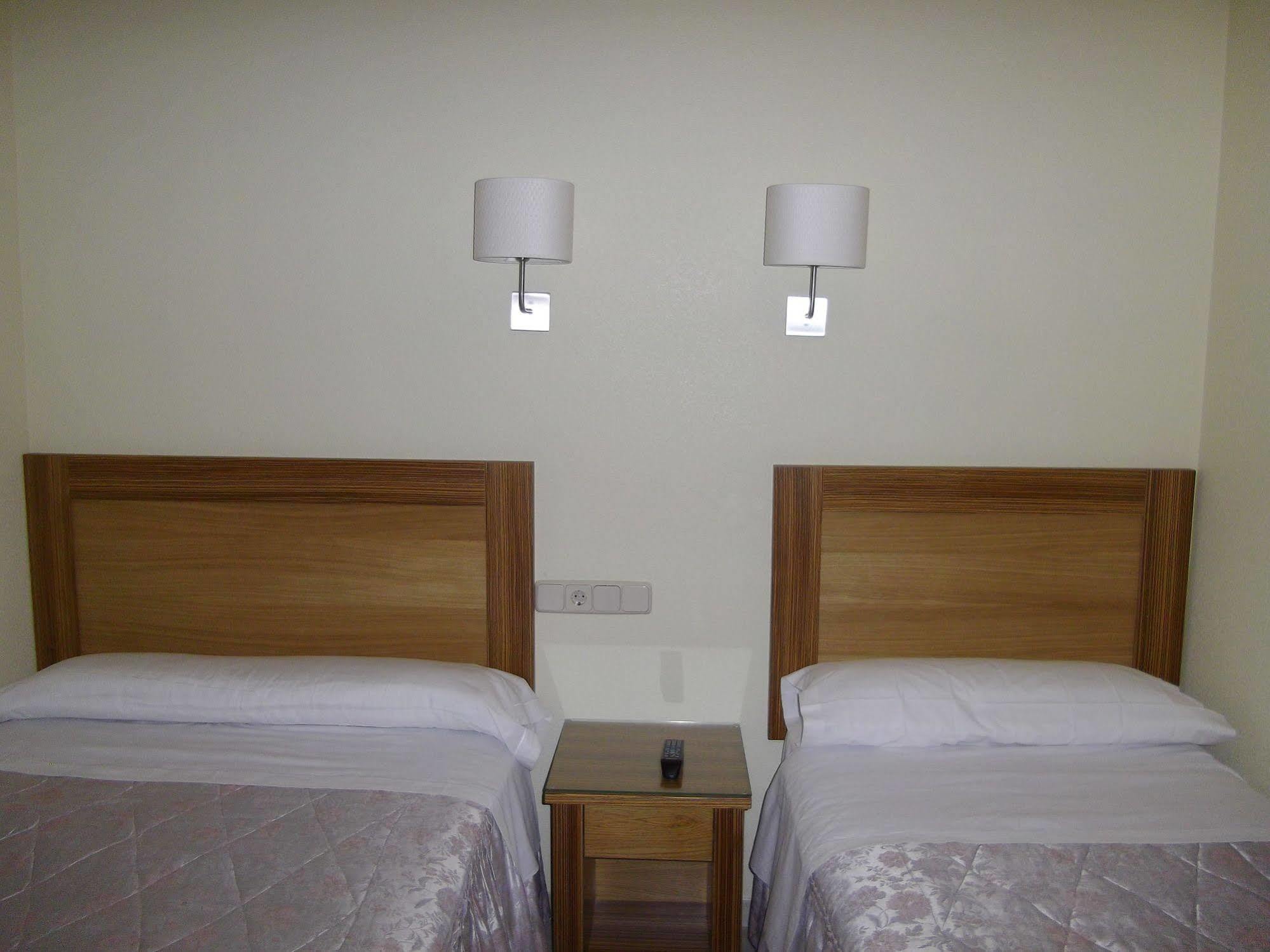 Hostal Rivera - Atocha Μαδρίτη Εξωτερικό φωτογραφία