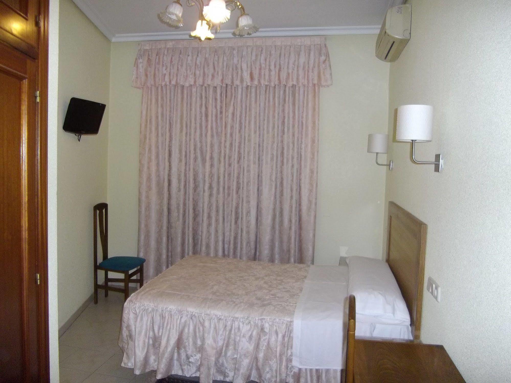 Hostal Rivera - Atocha Μαδρίτη Εξωτερικό φωτογραφία