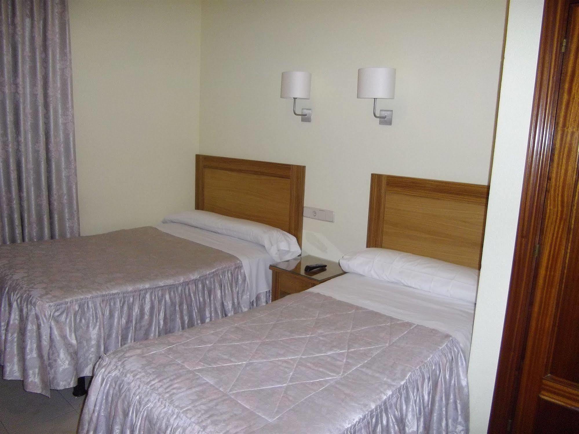 Hostal Rivera - Atocha Μαδρίτη Εξωτερικό φωτογραφία